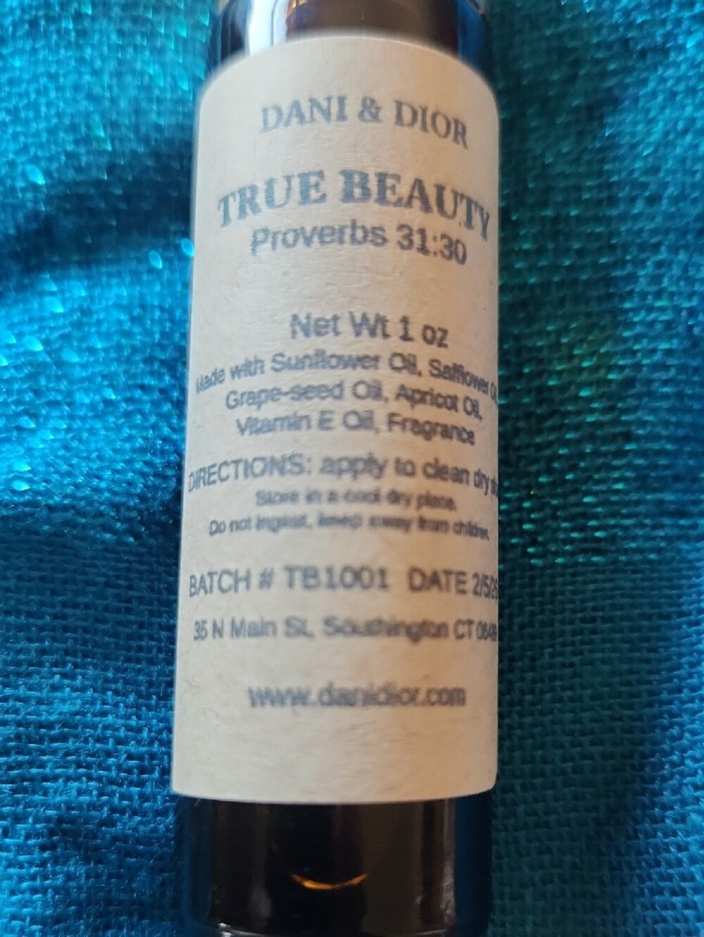 Dani & Dior True Beauty Roll-on Oil - Picture 2 of 5